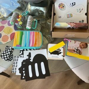 Lovevery- the looker - 0-2 months